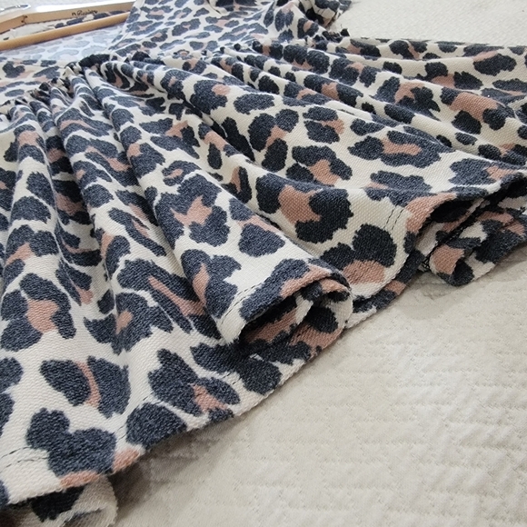 Ee:Some Leopard Print V-Neck Women's Top Size Small Empire Waist Gathered Ruffle - Picture 2 of 12